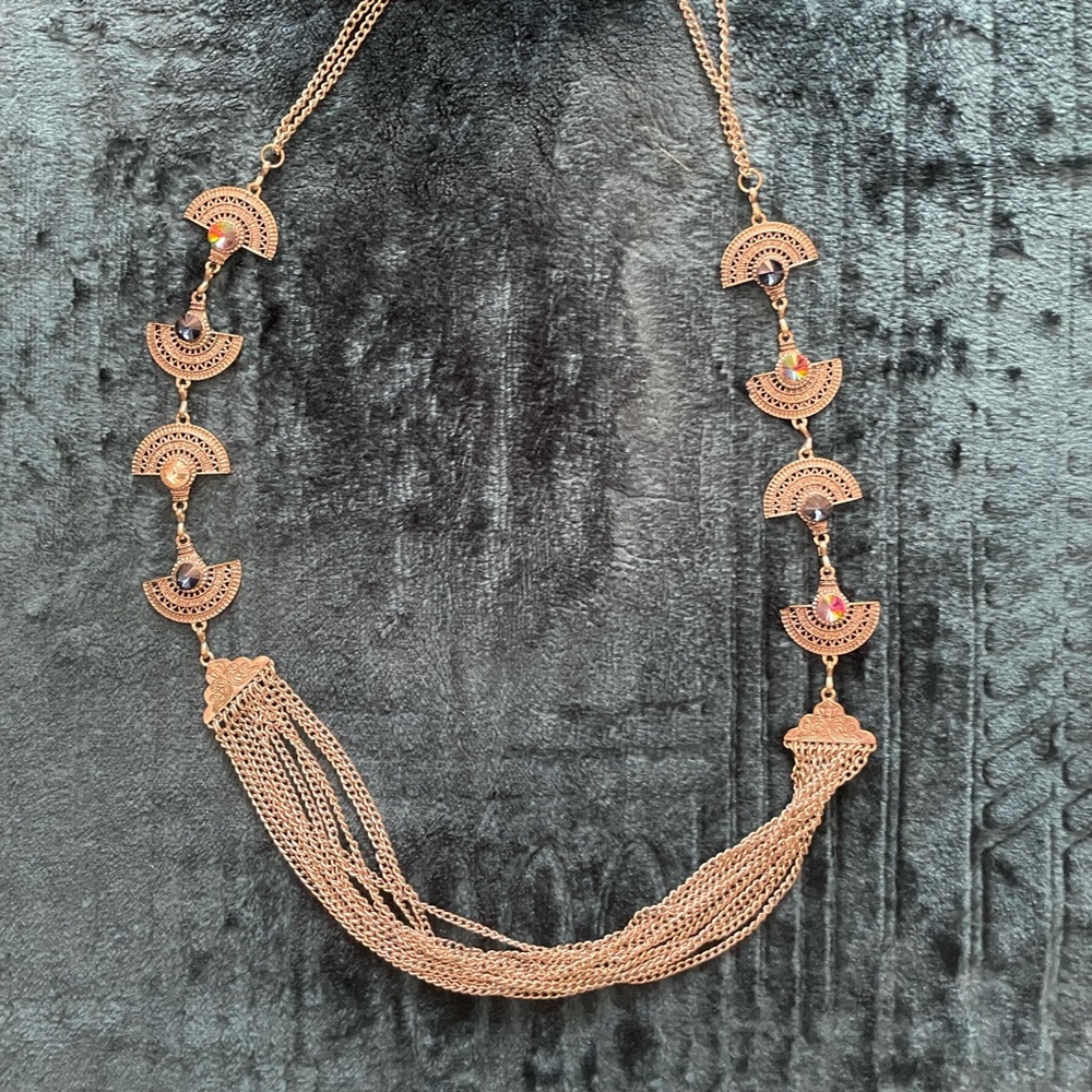 Chain necklace with beads and silvery look